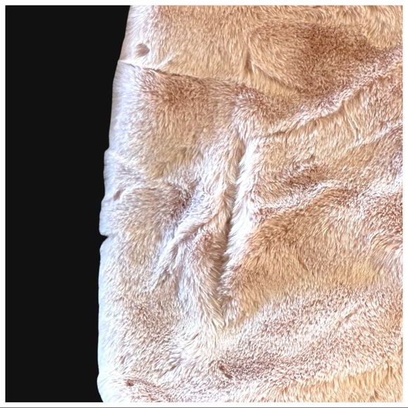 The Lindsi Plush Soft Jacket - Picture 11 of 15